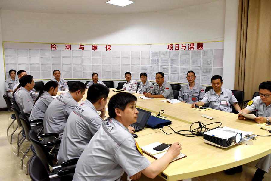 C:\Users\liangxq\Desktop\“三個(gè)報(bào)告”剛露面，鍛造廠員工為何討論的既熱烈又激烈？\鍛造廠分組討論公司黨代會(huì)報(bào)告現(xiàn)場(chǎng)7.jpg